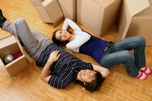 Flexible storage unit options for moving and business use in Purley